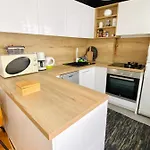 Layla's Free Parking Apartman Szarajevó