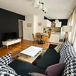 아파트 Layla's Free Parking