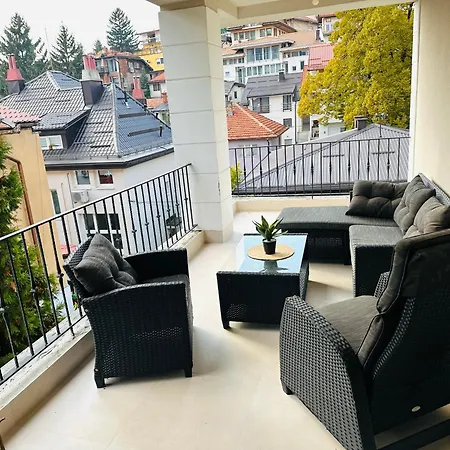 Layla's Free Parking Apartman