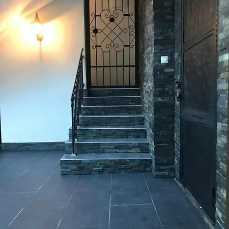 Layla's Free Parking Apartman *